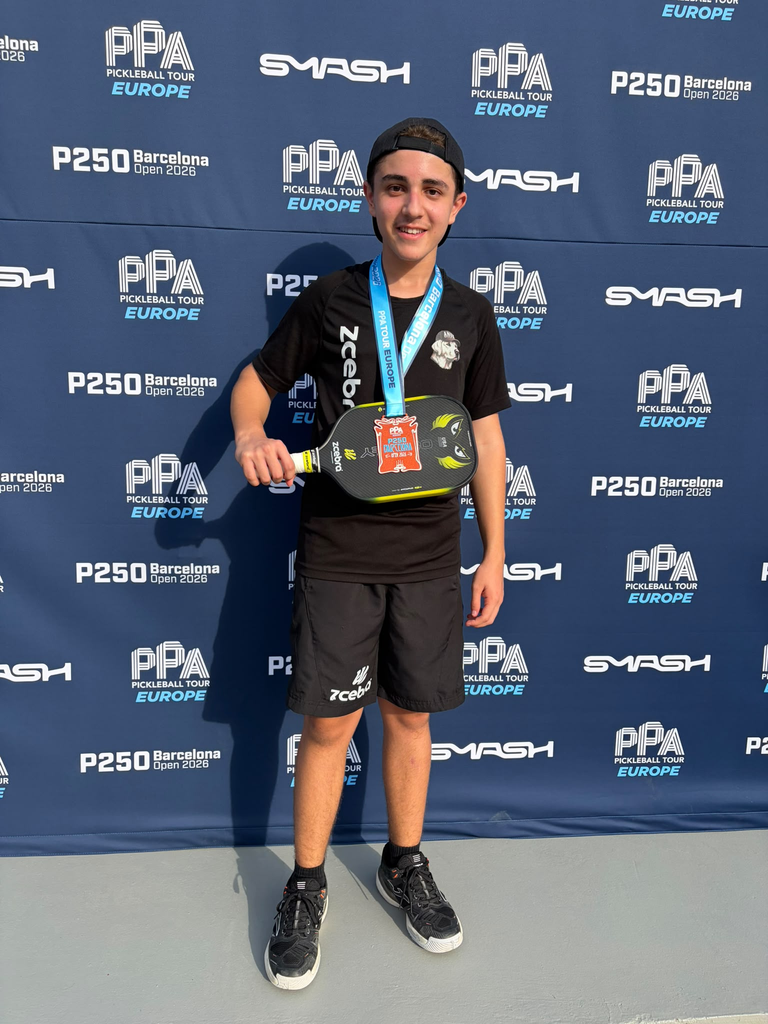 Julián Cabrera Junior Team Zcebra bronce en dobles mixtos Junior PPA Barcelona 250